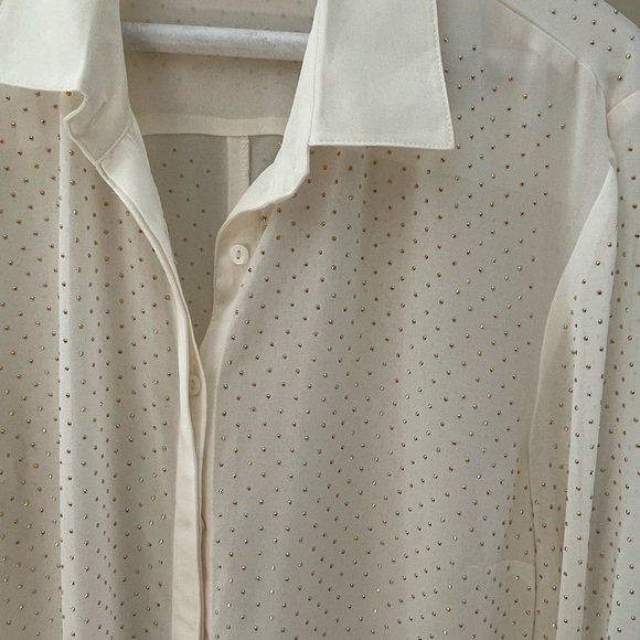 Bebe blouse and it’s gold detail - Picture 4 of 4